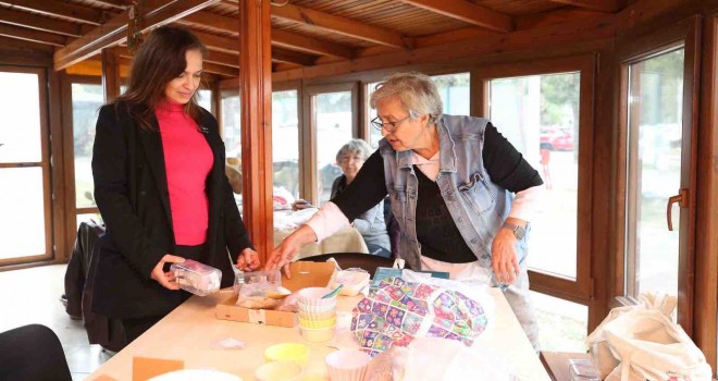 Karşıyaka'da 200 bin paket tohum dağıtıldı