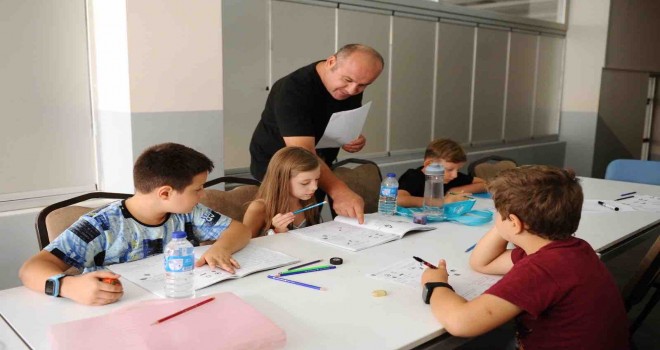 Vecdi Altay Çocuk Kulübü’nde yaz okulu başladı
