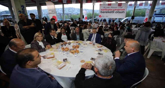 Bayraklı’da Halil İbrahim Sofrası kuruldu
