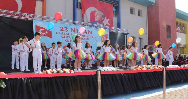 Karşıyaka Nebahat Alparslan Karadavut İlkokulu'nda 23 Nisan coşkusu