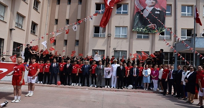 Karşıyaka'da 19 Mayıs coşkusu devam ediyor...