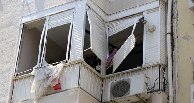 Karşıyaka'daki patlamada 2 yaralı