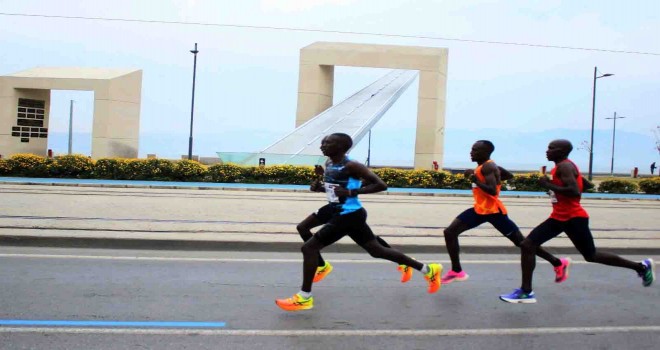 Maraton İzmir’de yeniden rekor