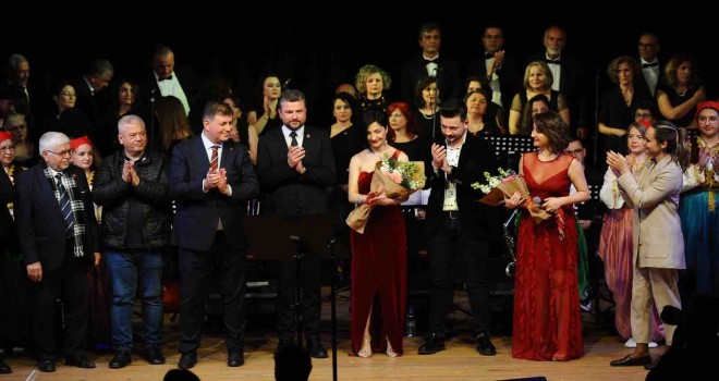 Başkan Tugay, Balkan ezgilerine eşlik etti