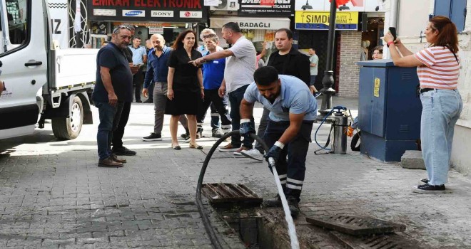 Başkan Ünsal Karşıyaka Çarşı'yı gezdi