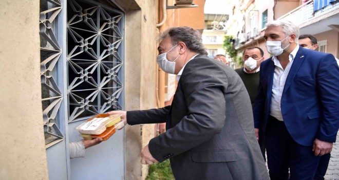 Bornova’da Ramazan dayanışması engel tanımadı
