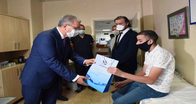 İlk kez çocuk hastaya “İzsiz Tiroid” ameliyatı yapıldı