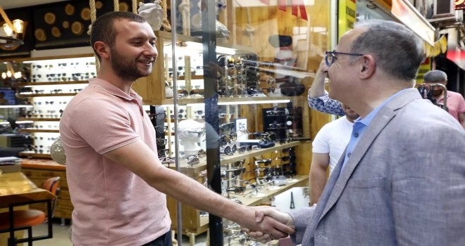Ak Parti'li Sürekli'den Karşıyaka'da esnaf ziyareti