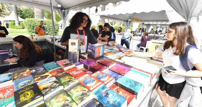İzkitapfest-İzmir Kitap Fuarı festival havası estiriyor