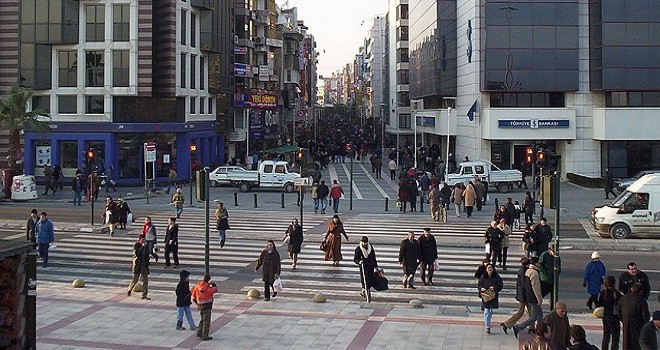 Karşıyakalılar üst geçit değil, battı çıktı istiyor…