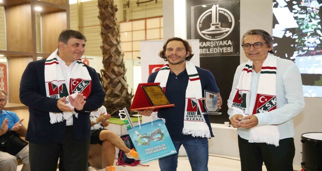 Karşıyakalı rekortmen yüzücüden çevre mesajı