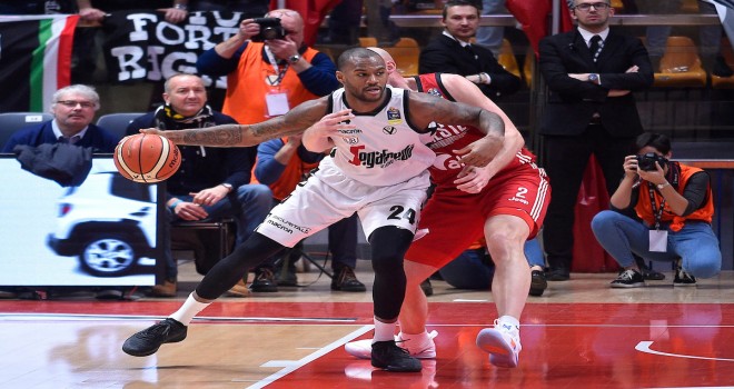 Pınar Karşıyaka'ya Fransız uzun