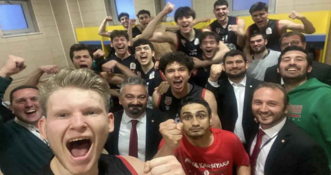 Pınar Karşıyaka'nın gençleri Anadolu Efes'i son saniyede devirdi