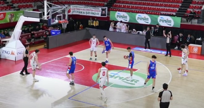 Karşıyaka'nın gençleri evinde Anadolu Efes'e kaybetti