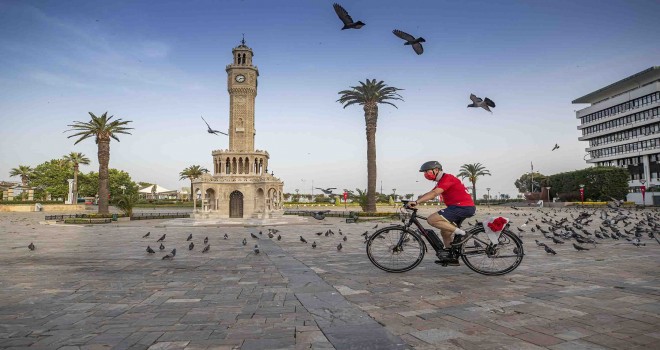 Önce kutlamaya katıldı sonra bisikletiyle Sasalı Doğal Yaşam Parkı’na gitti