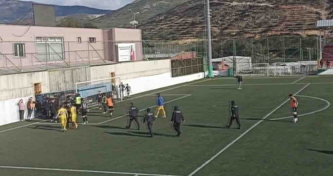 Karşıyaka'daki amatör maçta 3 futbolcu yaralandı