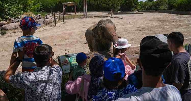 İzmir Büyükşehir Belediyesi’nden çocuklara 23 Nisan hediyesi