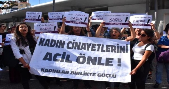 Kadın cinayetlerinin önlenmesi için oturma eylemi yaptılar