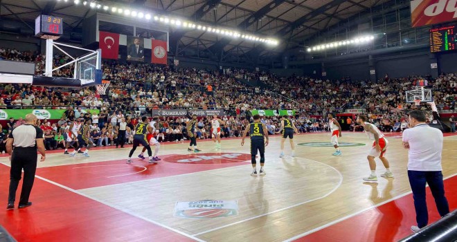 Pınar Karşıyaka, Fenerbahçe Beko'ya kaybetti