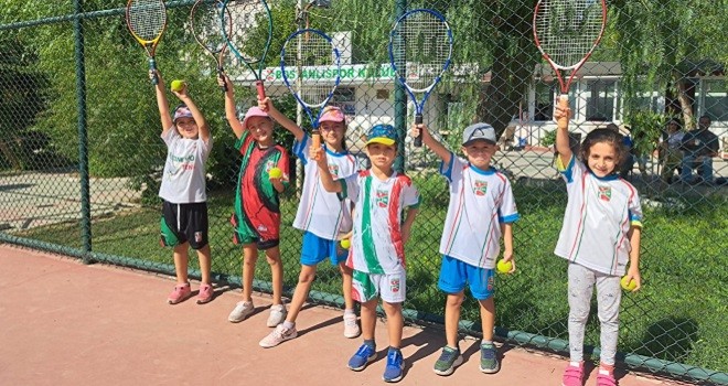 Bostanlıspor'da tenis alt yapı atağı...