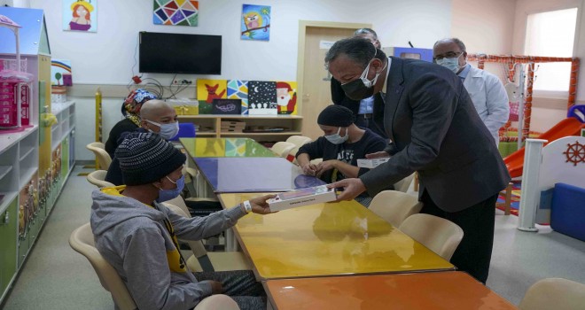 Ege’de onkolojik tedavi gören çocuklara eğitim desteği