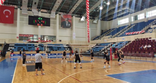 Karşıyaka, Sakarya'da bir maçı kazandı birini kaybetti