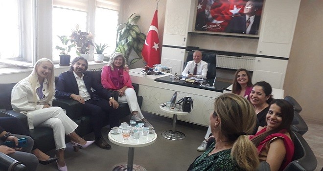 Karşıyakalı kadınlardan müftü Gürler'e ziyaret