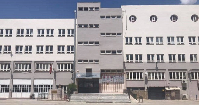 Selçuk Yaşar Alaybey Ortaokulu Yıkılıyor...