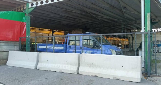 Çarşamba Bostanlı Pazarı kapalı, girişine beton bariyer!..