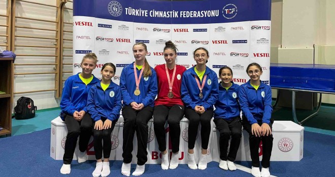 Bornovalı cimnastikçiler başarıya doymuyor