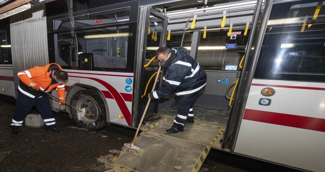 Toplu ulaşım araçları temizleniyor