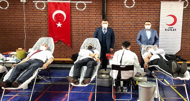 Müdürler kan verdi, örnek oldu…