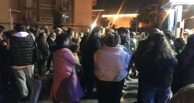 Karşıyaka'da site sakinleri isyanda