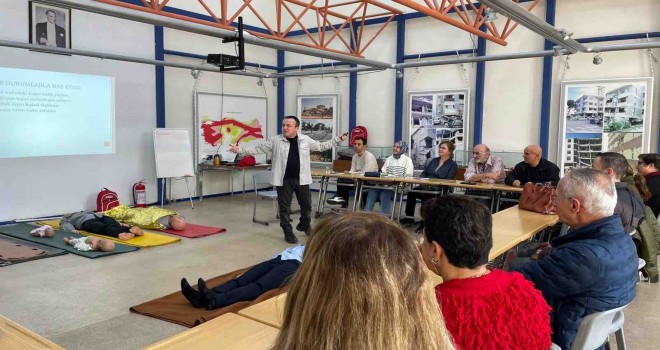 Karşıyaka’nın afet gönüllüleri eğitimlerle güçleniyor