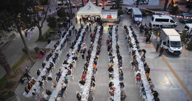 Karşıyaka Kızılay’dan iftara davet