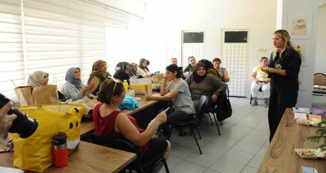 Karşıyaka’da ''Kadın Gücü'' mahalle mahalle yayılıyor