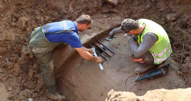 İZSU ekipleri arızayı gidermek için kesintisiz çalışıyor