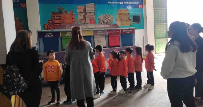 Karşıyaka’da yeni nesillere geri dönüşüm bilinci...