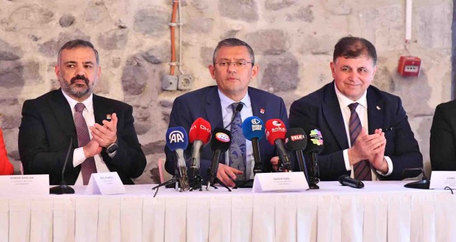 Özgür Özel: Bunlar Alsancak İskelesi'ni Türgev'e, Karşıyaka İskelesi'ni Tügva'ya verirler