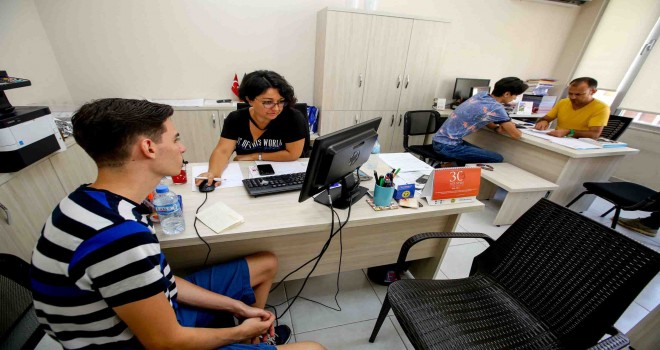 Üniversiteli gençler rotasını BEM’de belirliyor