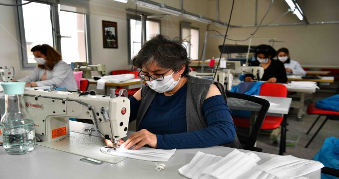 İzmir Büyükşehir de maske üretiyor