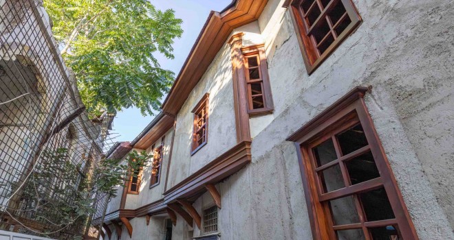 İzmir’in tarihi yapıları gün yüzüne çıkıyor