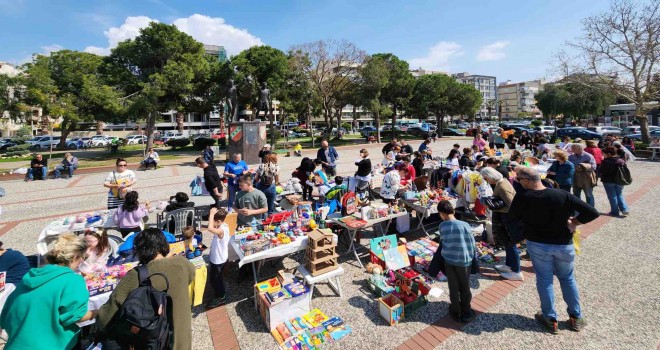 Karşıyakalı çocuklar 2. El Pazarı’nda bir araya geldi