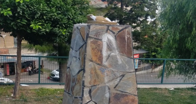 Konak'ta Atatürk büstüne çirkin saldırı