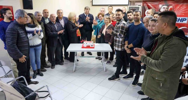 CHP Karşıyaka'nın yeni yıl dileği iktidar...