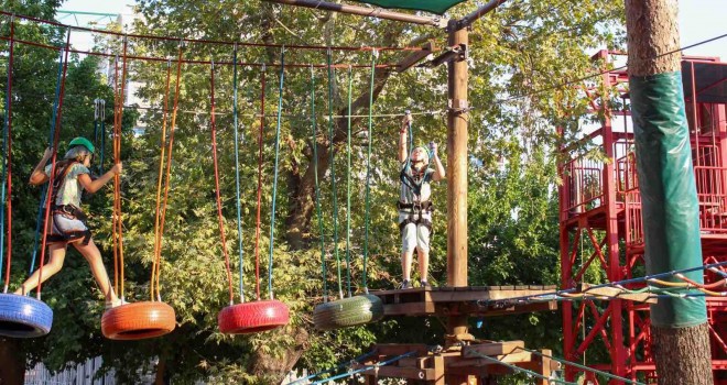 Karşıyaka’da tatil keyfi Macera Parkı’nda yaşanıyor