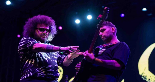 Fuarda Can Gox ve Sakiler sahnedeydi...