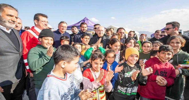 Kılıçdaroğlu, İzmir Büyükşehir'in koordinasyon merkezini ziyaret etti