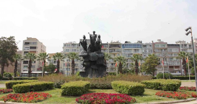 İzmir çiçek açtı