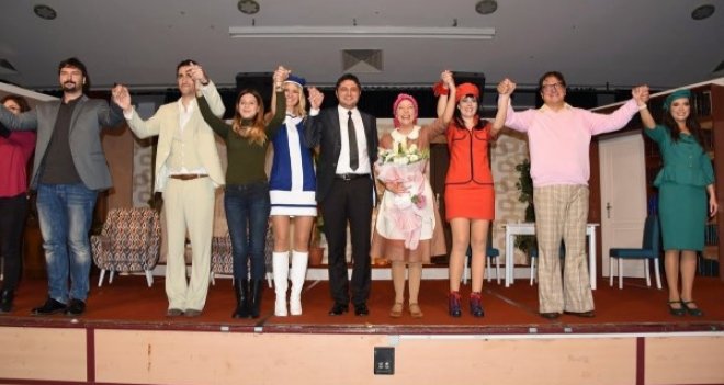 "Abim Geldi" Bostanlı Suat Taşer Açıkhava Tiyatrosu'nda